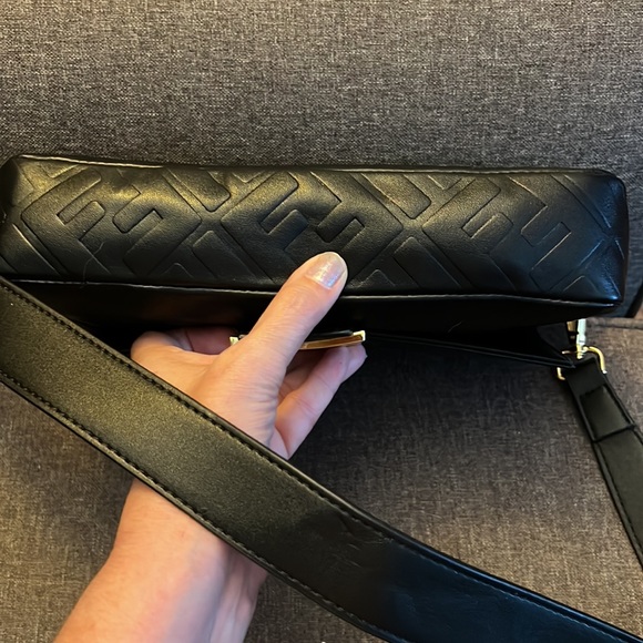 Fendi Baguette Logo Shoulderbag - Picture 8 of 16